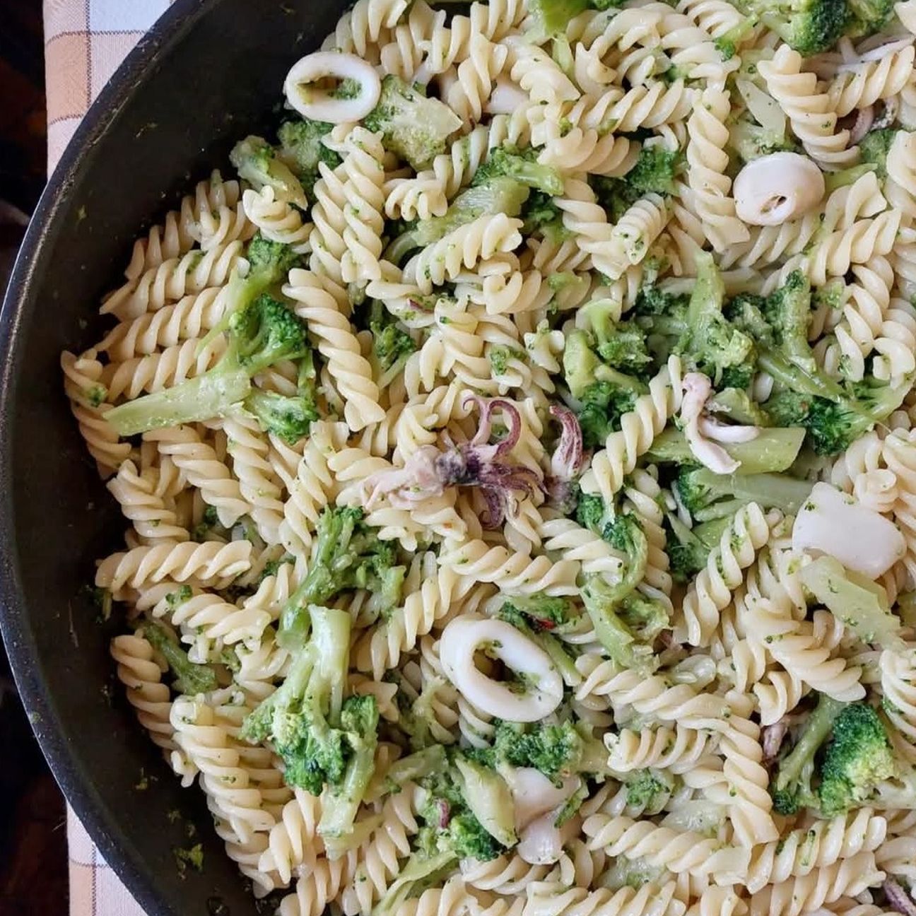 Pasta con Broccoli e calamari