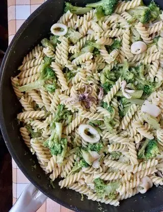 Ricetta Pasta con Broccoli e calamari di limpiattatore
