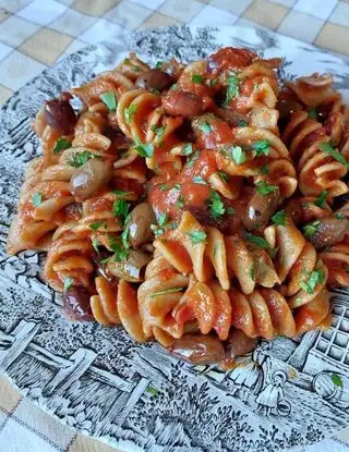 Ricetta Fusilloni con pomodoro e olive di limpiattatore