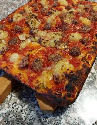 Ricetta Pizza rustica rossa con patate e salsiccia di limpiattatore
