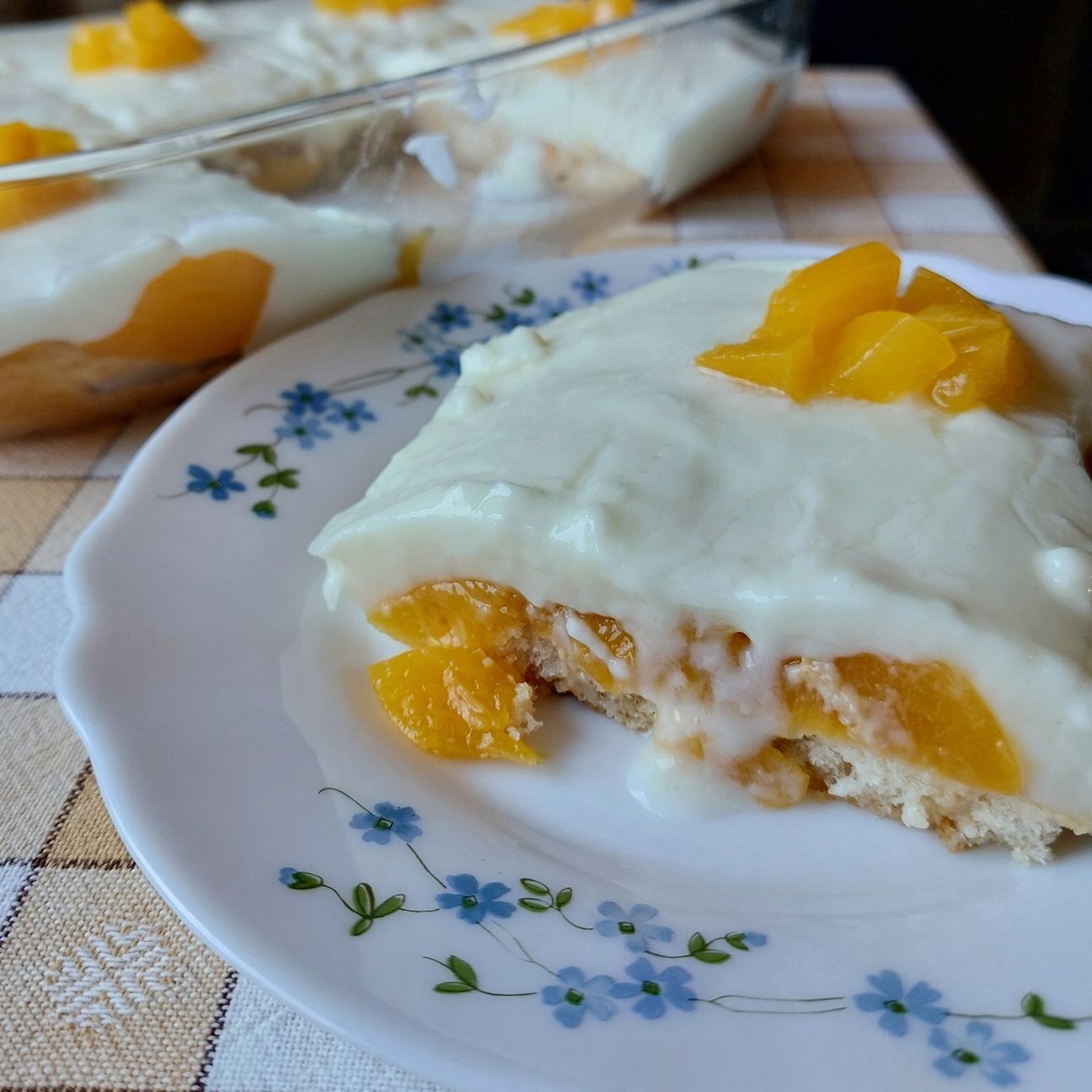Dolce freddo con crema alla vaniglia e pesche