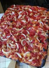 Ricetta Pizza rossa con tonno e cipolla