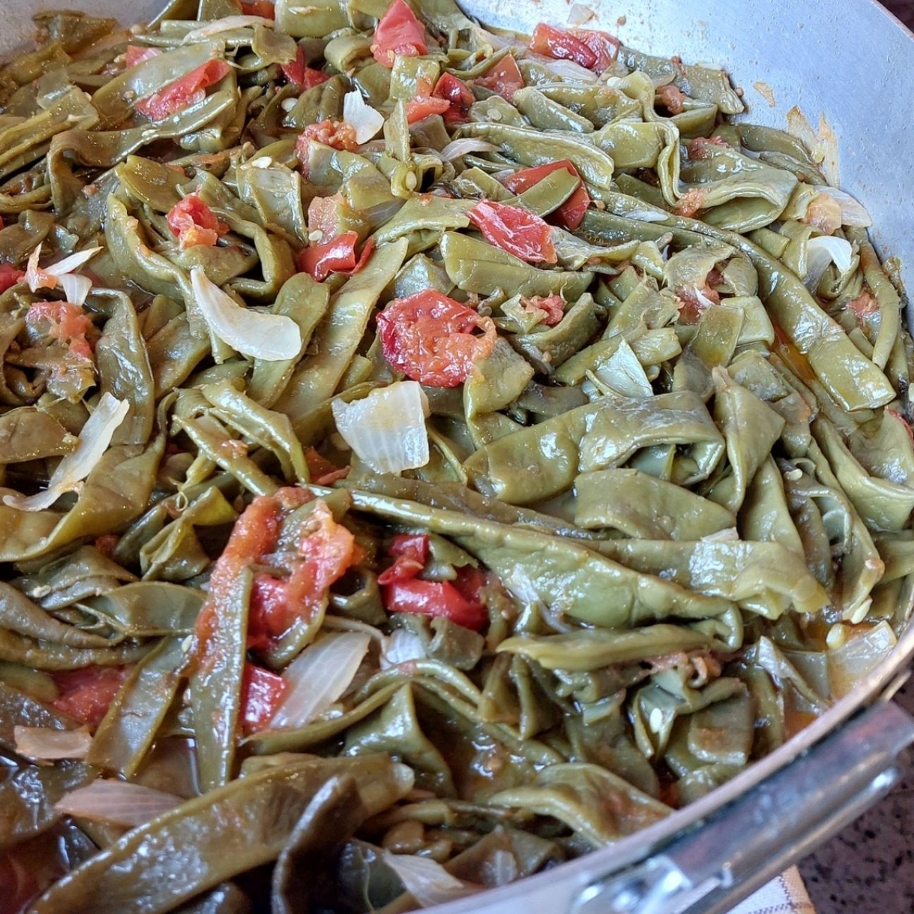 Taccole con pomodoro e basilico
