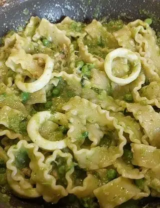 Ricetta Mafaldine con crema di piselli e calamari di limpiattatore