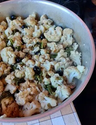 Ricetta Cavolfiore in padella con alici e olive di limpiattatore