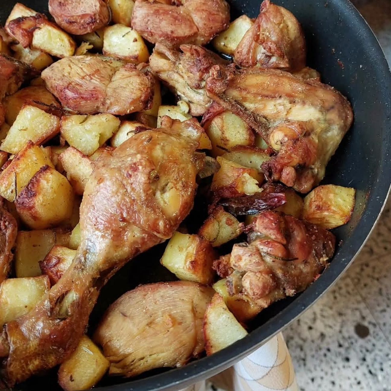 Pollo con patate al forno