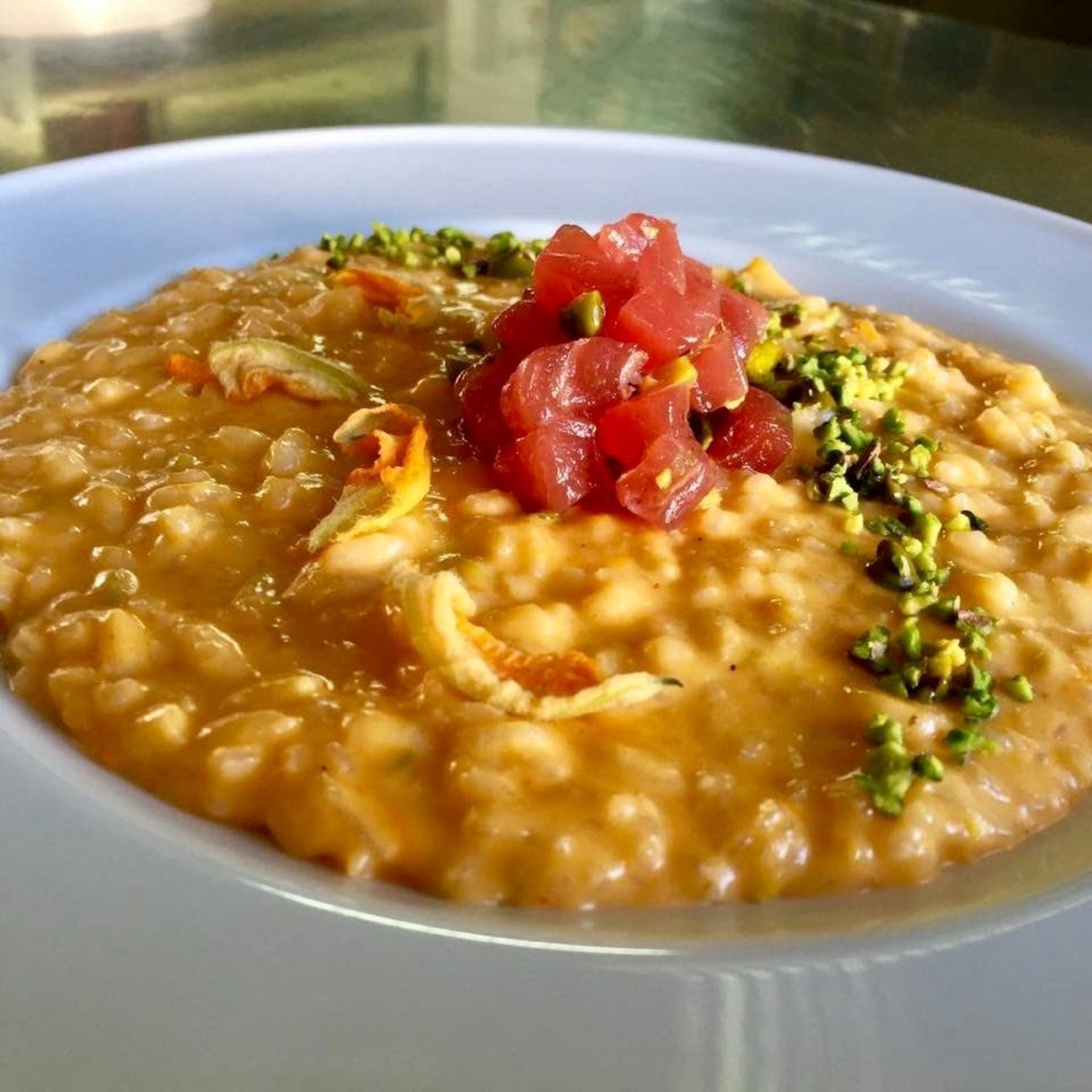 Risotto ai fiori di zucca tonno e pistacchi
