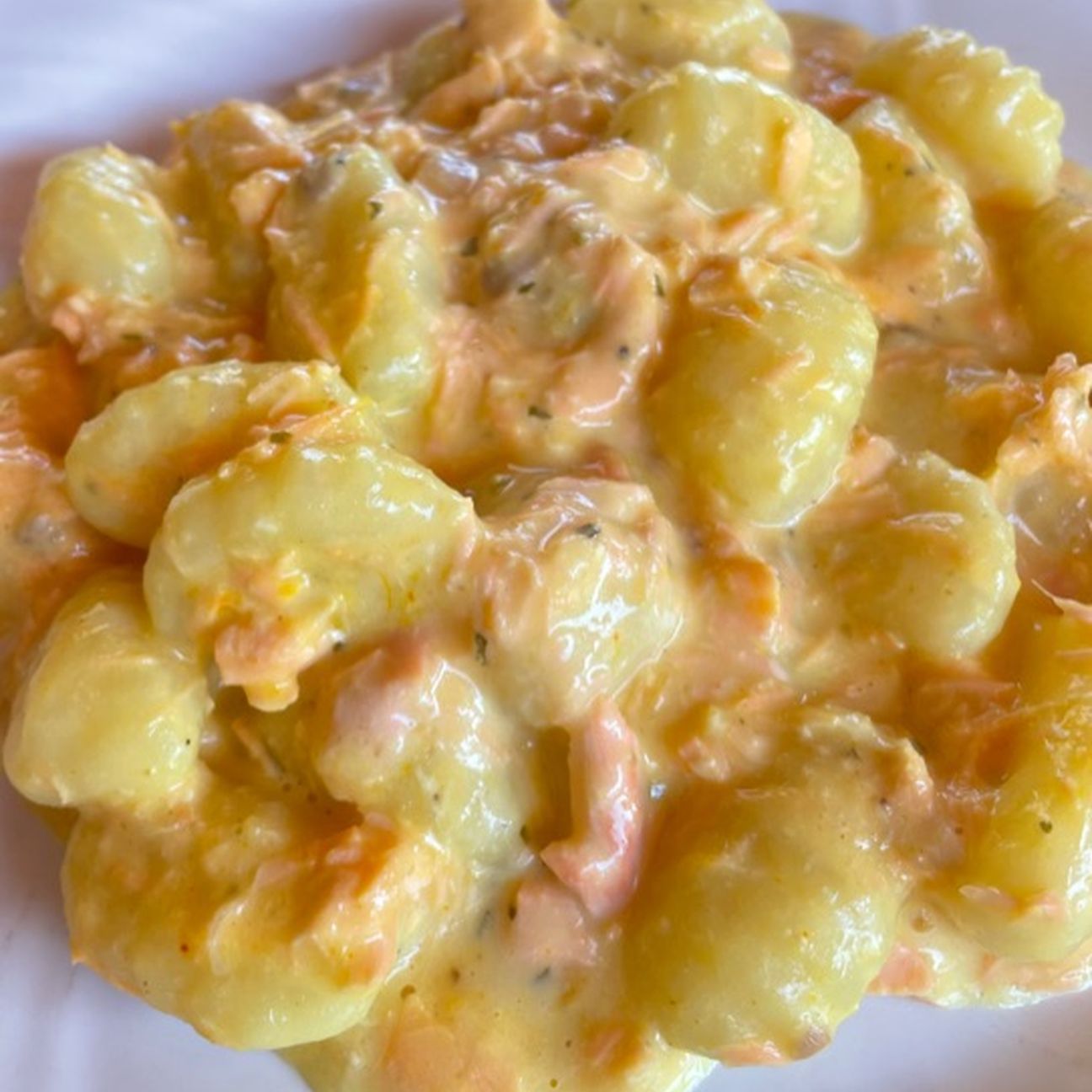 Gnocchi con salmone e zafferano