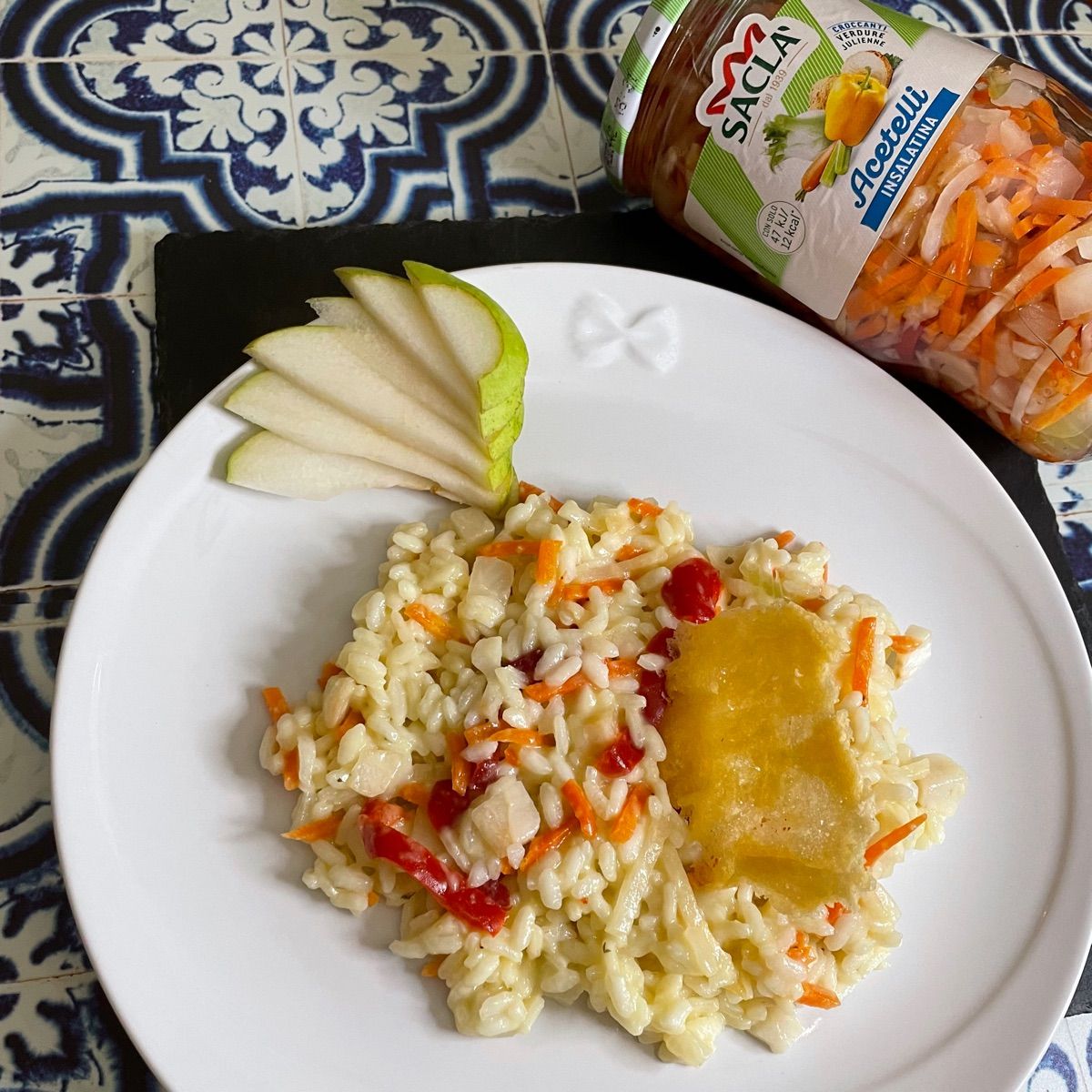 RISOTTO PERE E GRANA PADANO CON INSALATA DI VERDURE SACLA E CIALDA DI GRANA PADANO