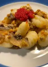 Ricetta Gnocchi con funghi,lenticchie, passata di datterino giallo e uova di lompo rosse