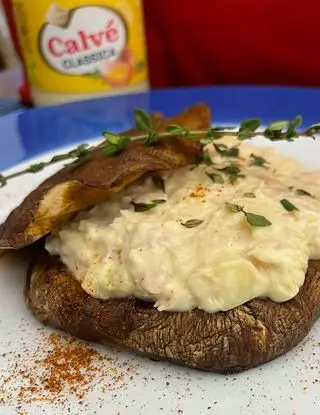 Ricetta FUNGO PORTOBELLO CON MAIONESE CALVE, TONNO, PEZZETTINI DI GRANA PADANO, TIMO E SPOLVERATA DI PAPRIKA DOLCE di Past_icciareincucina