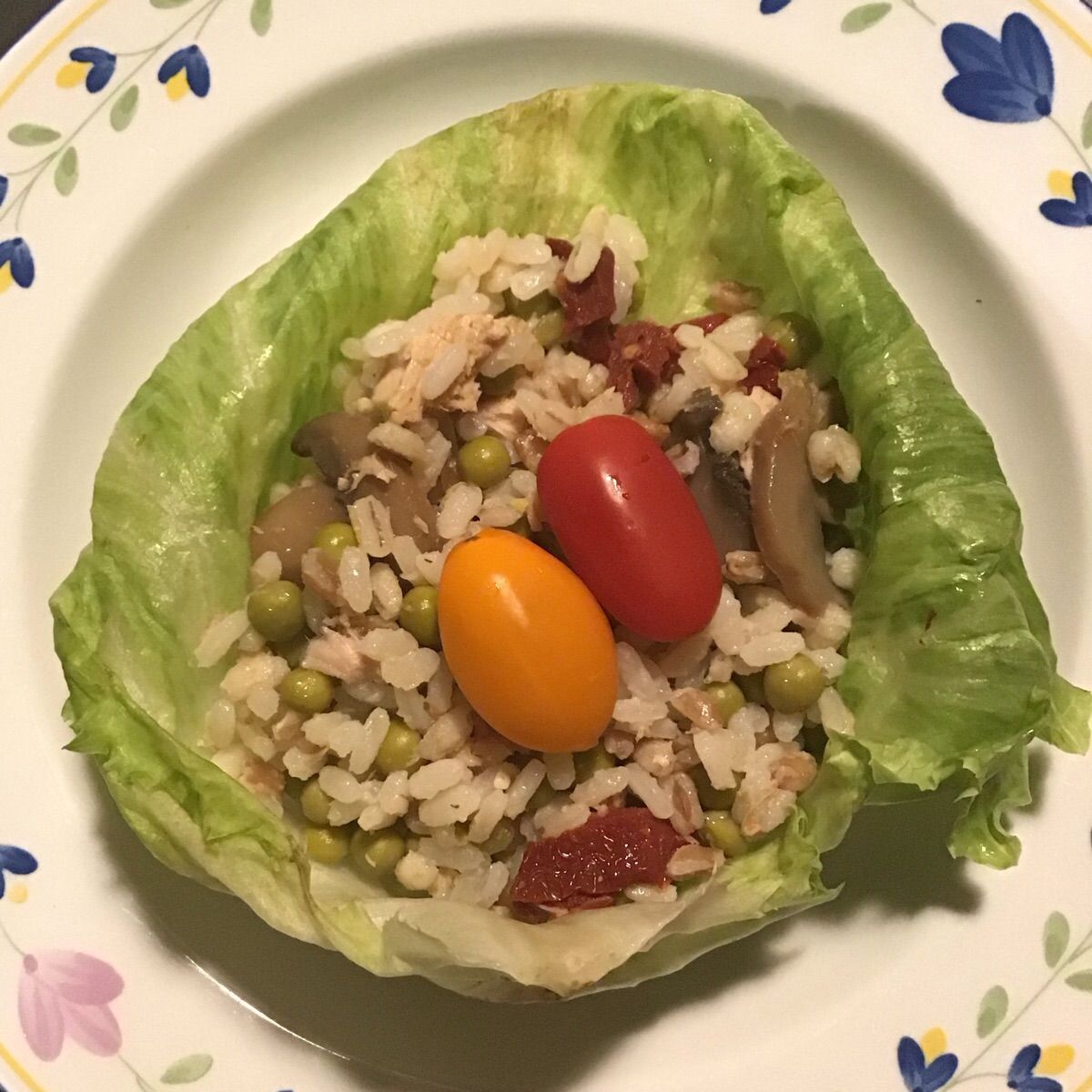 INSALATA DI ORZO E RISO CON FUNGHI, PISELLI, POMODORINI SECCHI, TONNO