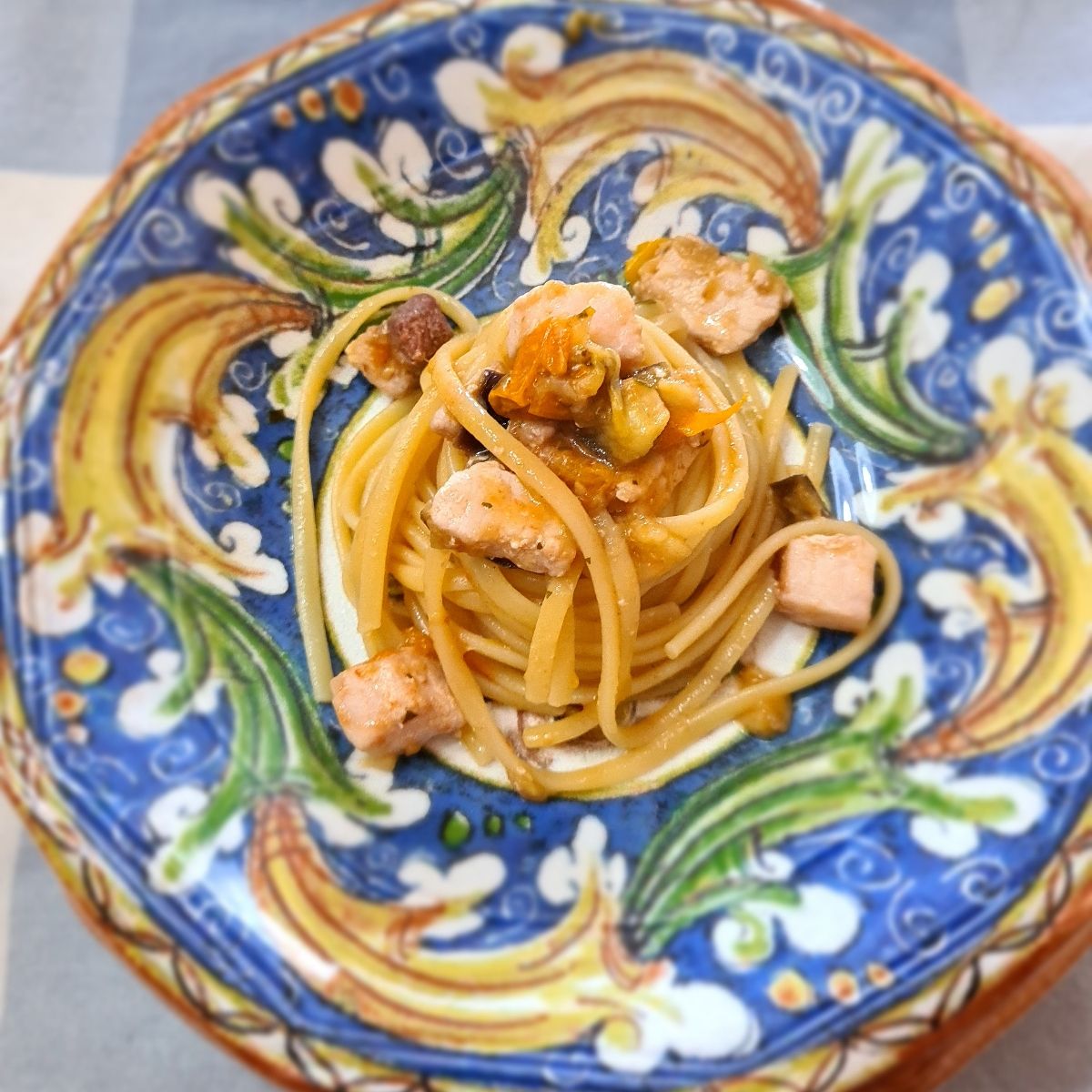 Linguine con pomodorino giallo, melanzane e pesce spada