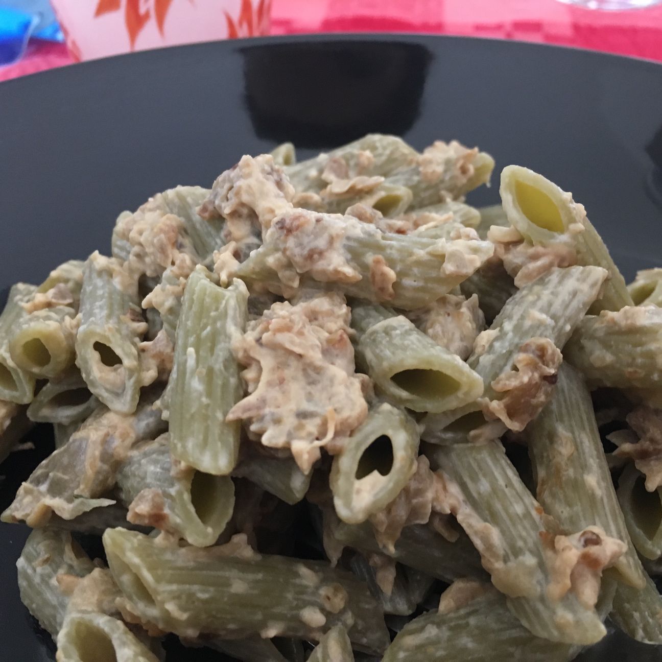 Pennette di farina di piselli con sugo alla melanzana