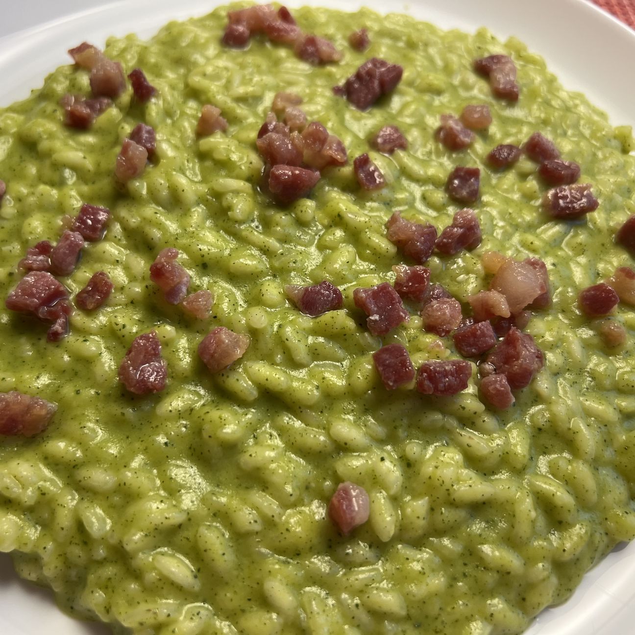 Risotto con zucchine e pancetta croccante