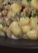 Ricetta Chicche di patate alla fonduta di taleggio con funghi e salsiccia