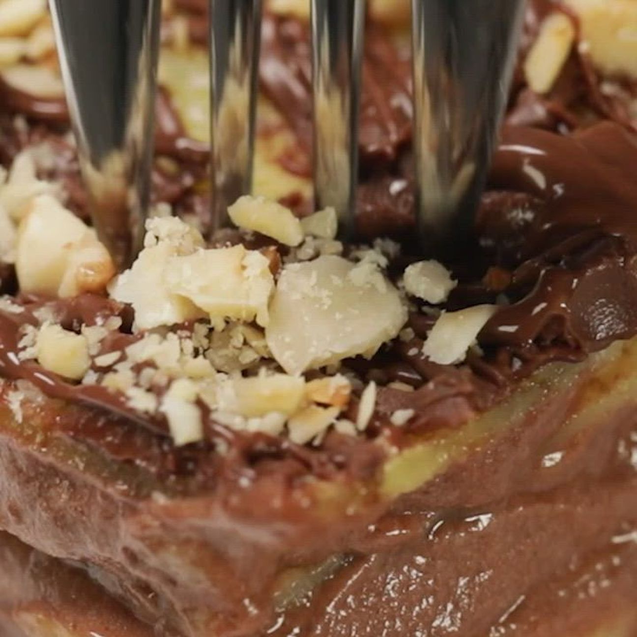 Lasagne di crepes con banane, Nutella e nocciole