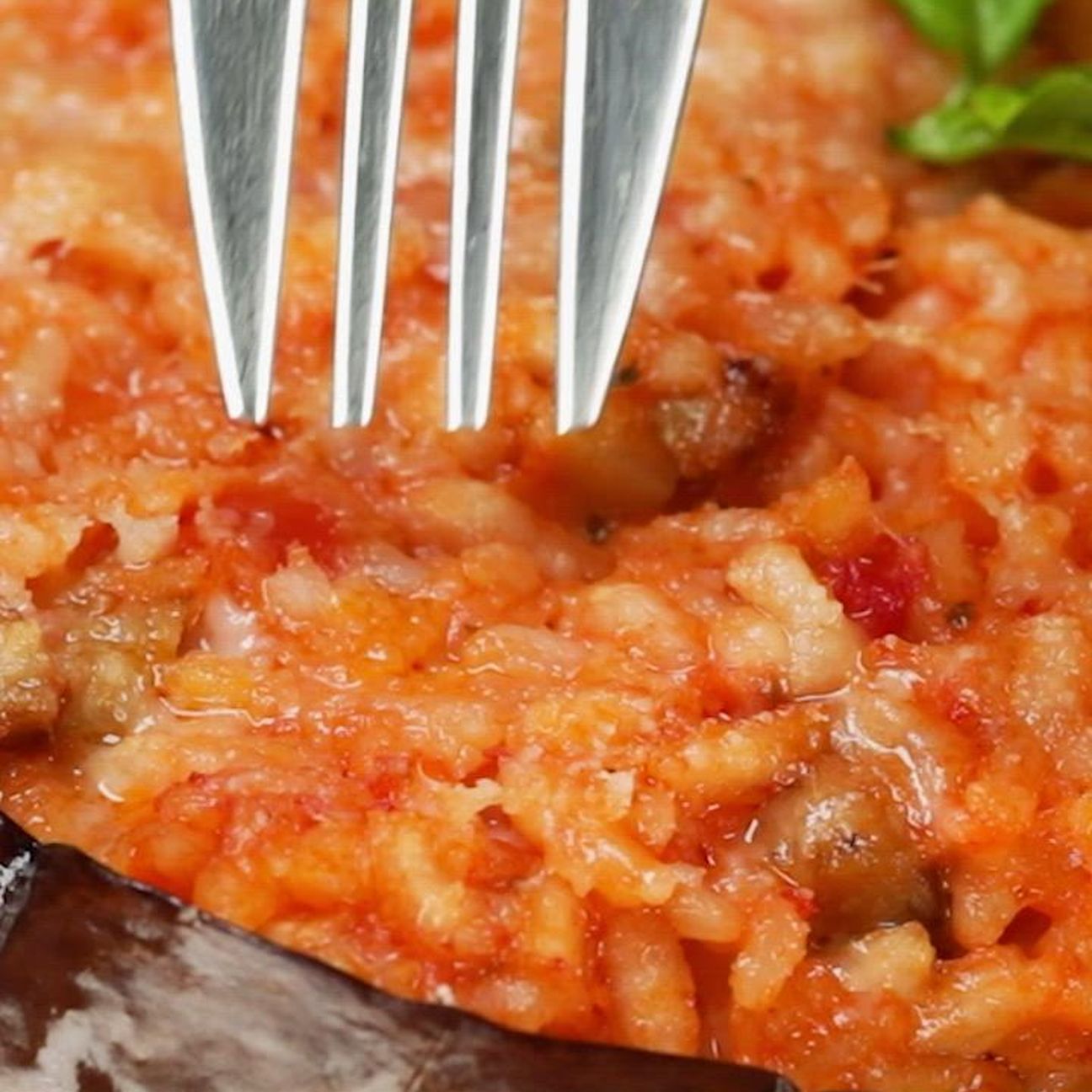 Melanzane ripiene di riso con cuore filante