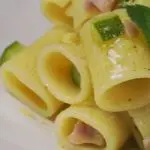 Ricetta Pasta con zucchine, limone, menta e tonno fresco