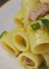 Ricetta Pasta con zucchine, limone, menta e tonno fresco