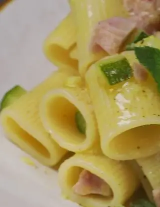 Ricetta Pasta con zucchine, limone, menta e tonno fresco di altacucina