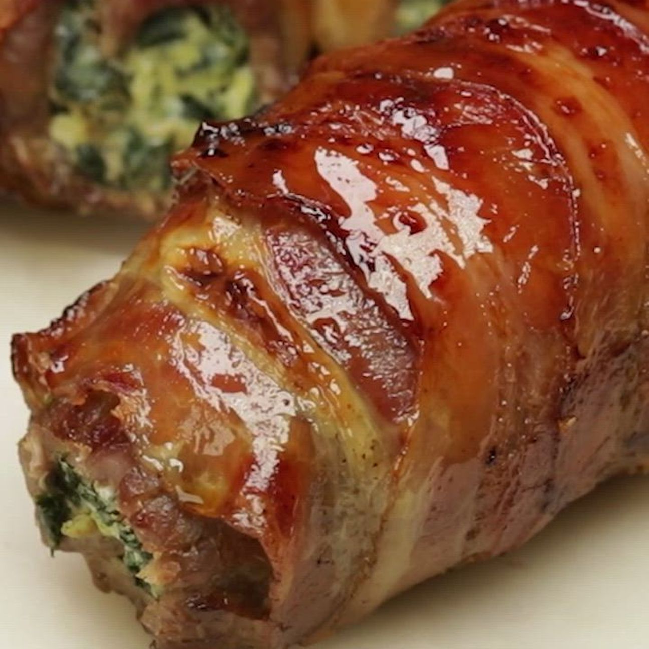 Involtini di carne e pancetta ripieni di ricotta e spinaci