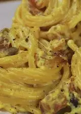 Ricetta Spaghettoni alla crema di ricotta e zafferano con guanciale croccante