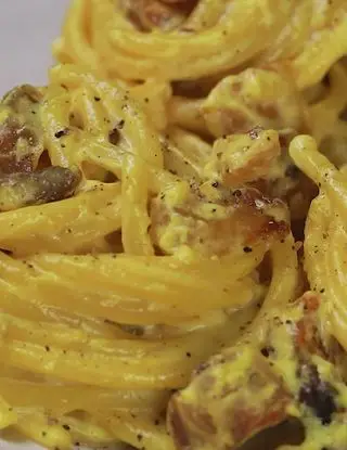 Ricetta Spaghettoni alla crema di ricotta e zafferano con guanciale croccante di altacucina