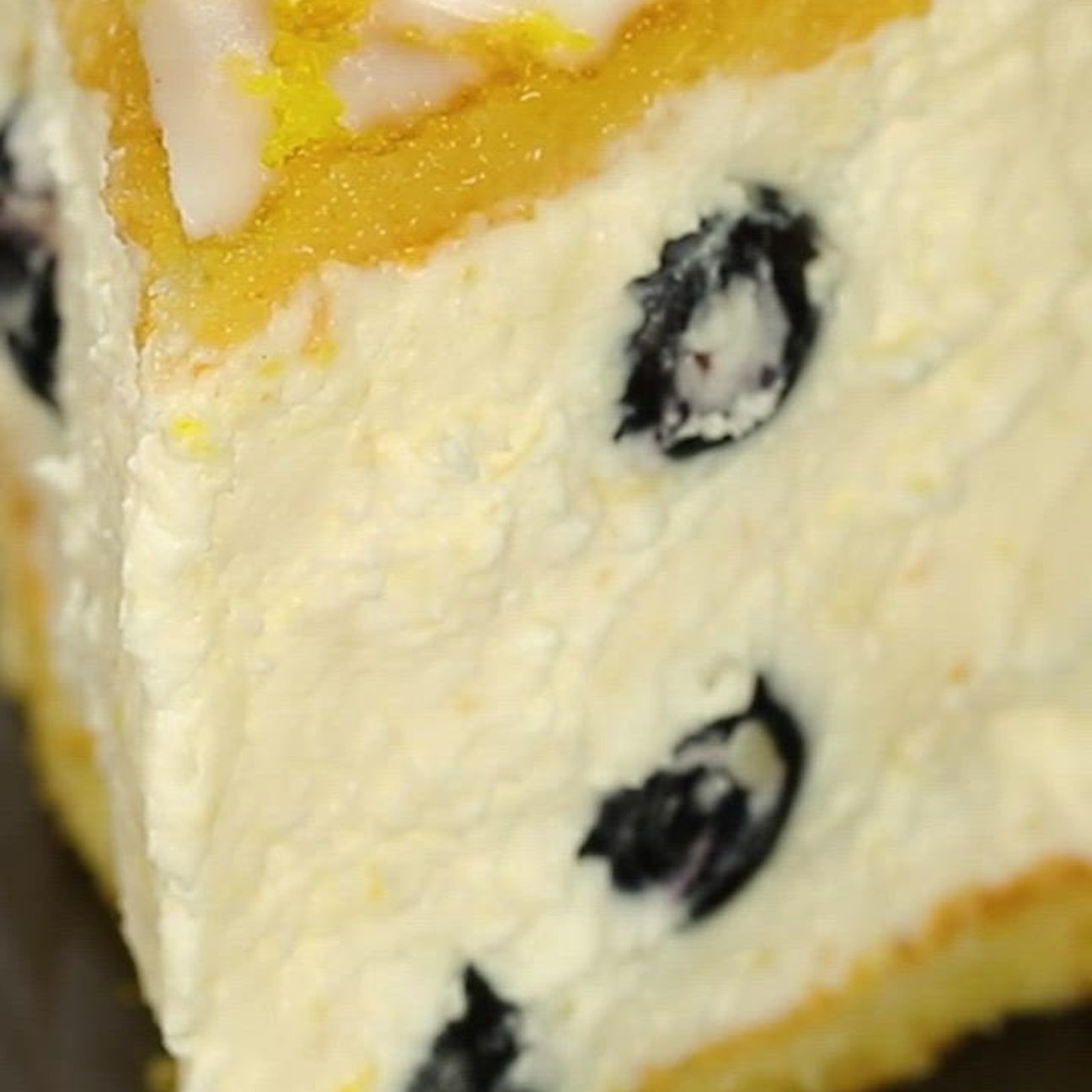Cupola di savoiardi con crema al limone e mirtilli
