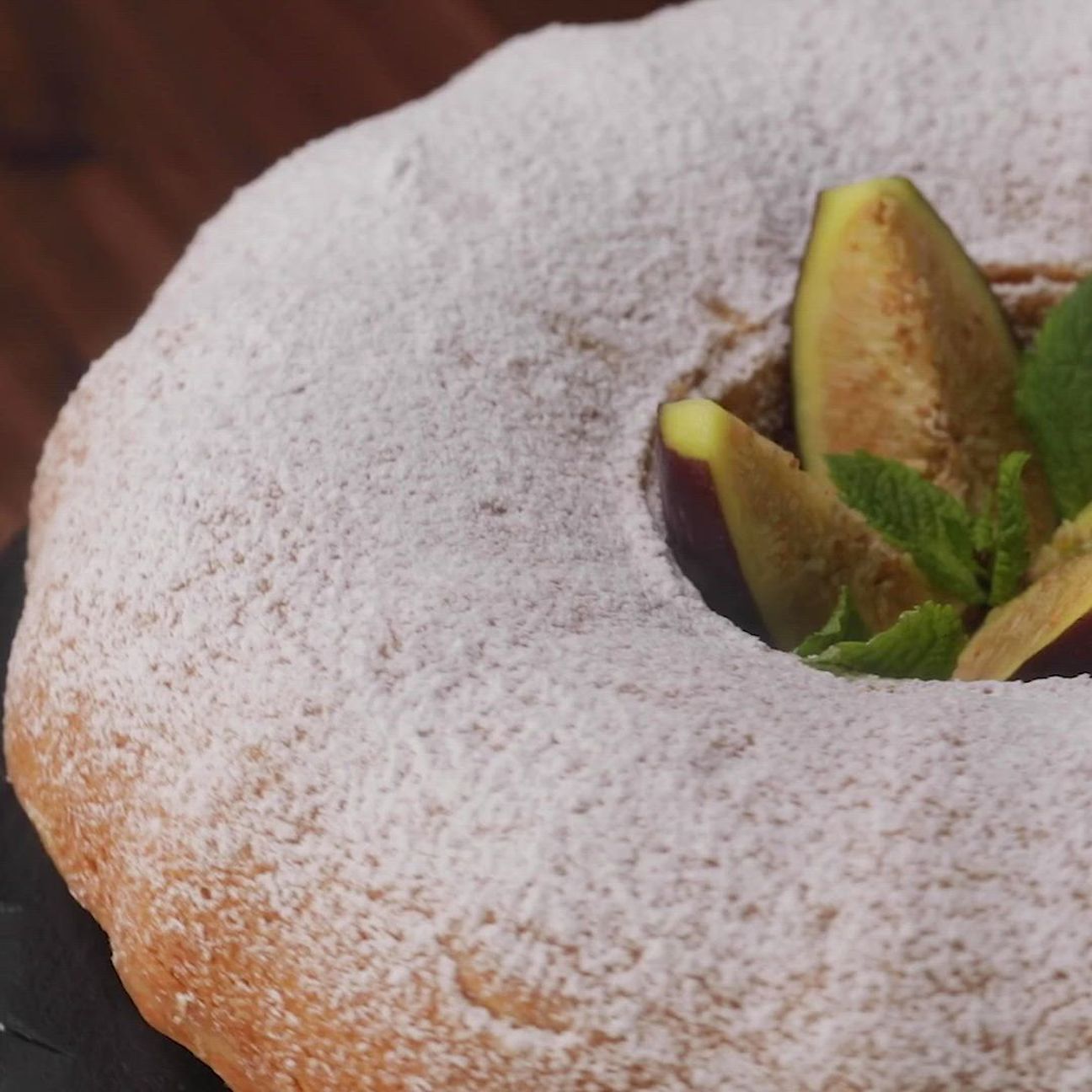 Ciambella di frolla con fichi, miele e noci