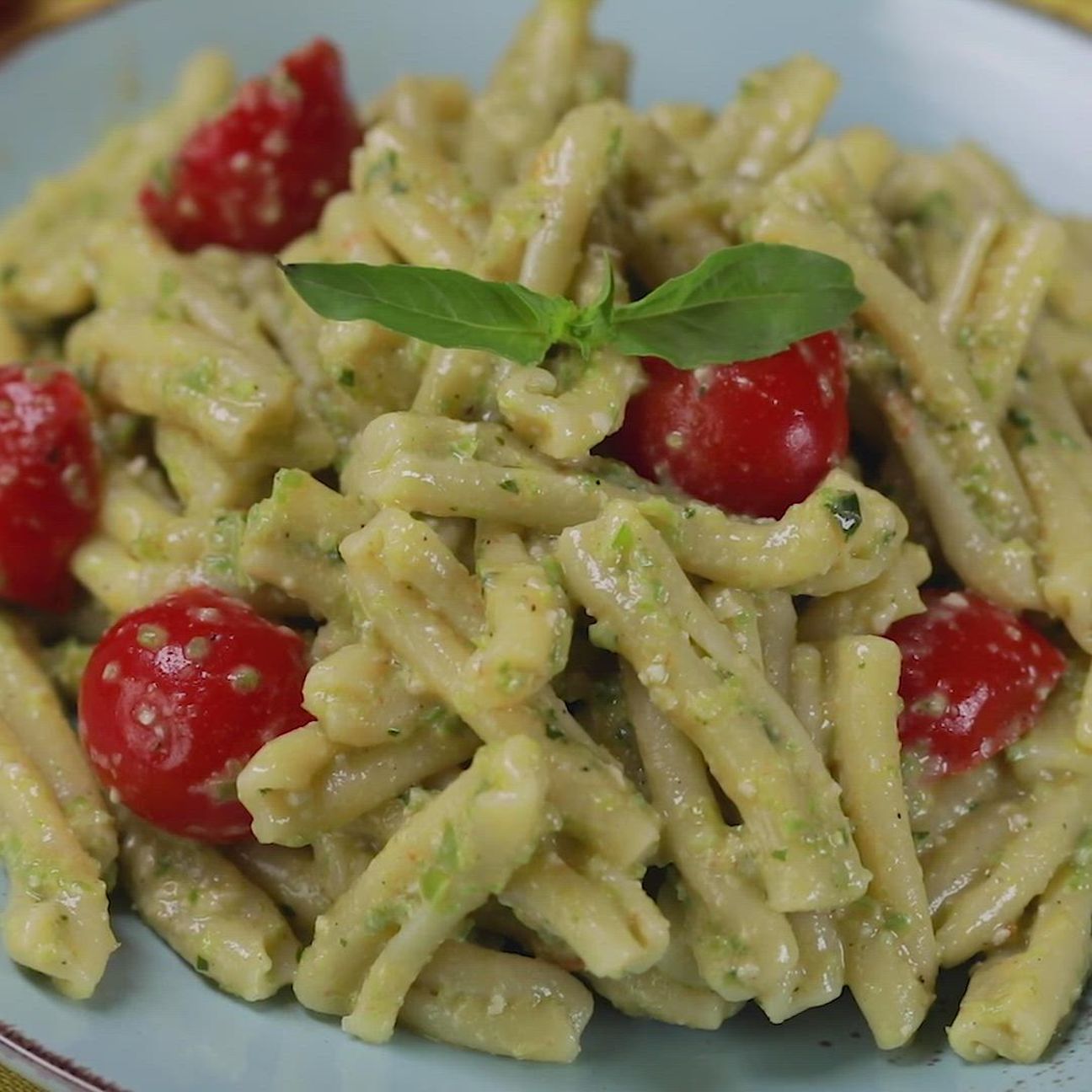 Casarecce al pesto di fagiolini e pomodorini scottati