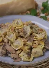 Ricetta Tortellini alla carne con funghi, grana e noci