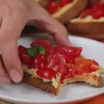 Ricetta Bruschette con crema di ceci e pomodorini