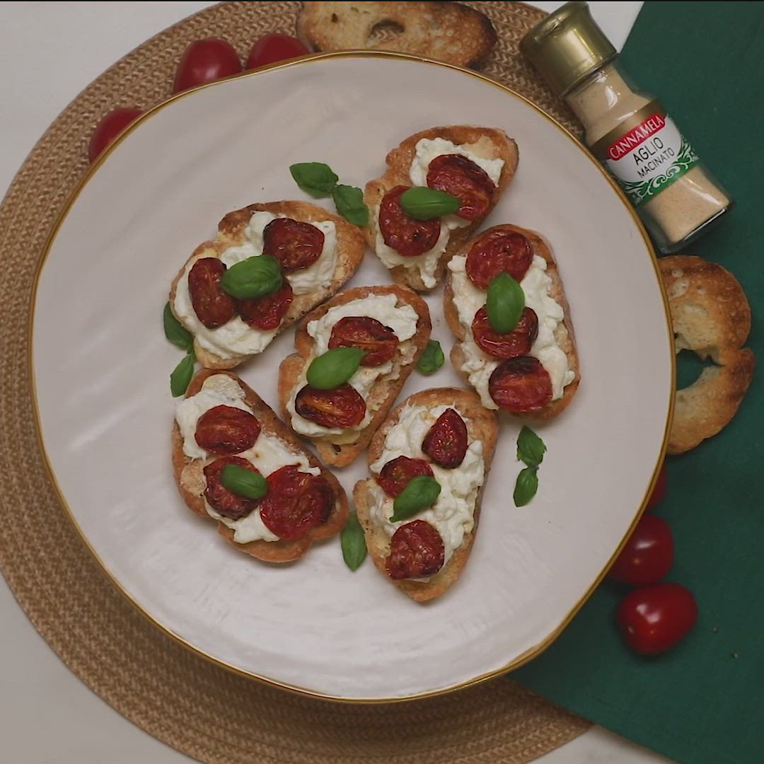 Crostini pomodorini, burrata e burro all’aglio Cannamela