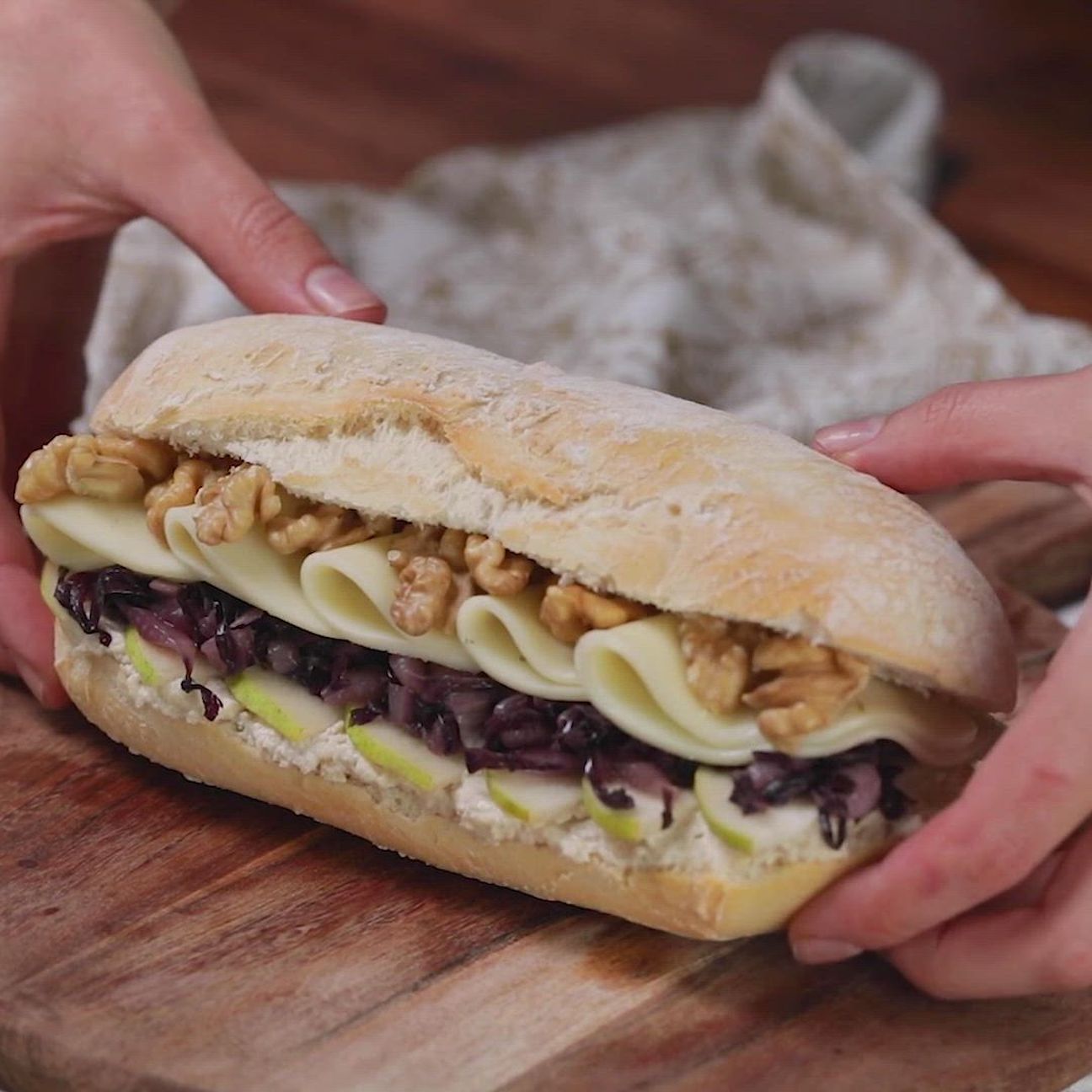Panino radicchio, pere e noci