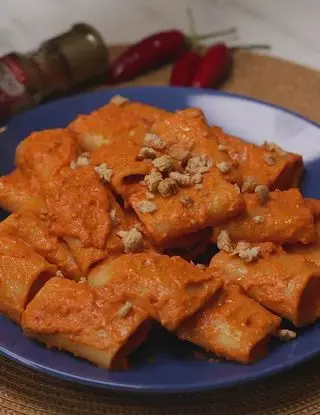 Ricetta Paccheri pomodori secchi, taralli e peperoncino di cannamela