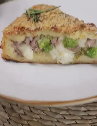 Ricetta Sbriciolata di patate ripiena di salsiccia, broccoli e mozzarella di altacucina