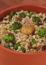 Ricetta Insalata tiepida di orzo con castagne, uvetta e broccoli