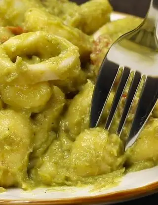 Ricetta Gnocchi con crema di piselli, calamari e pomodorini di altacucina