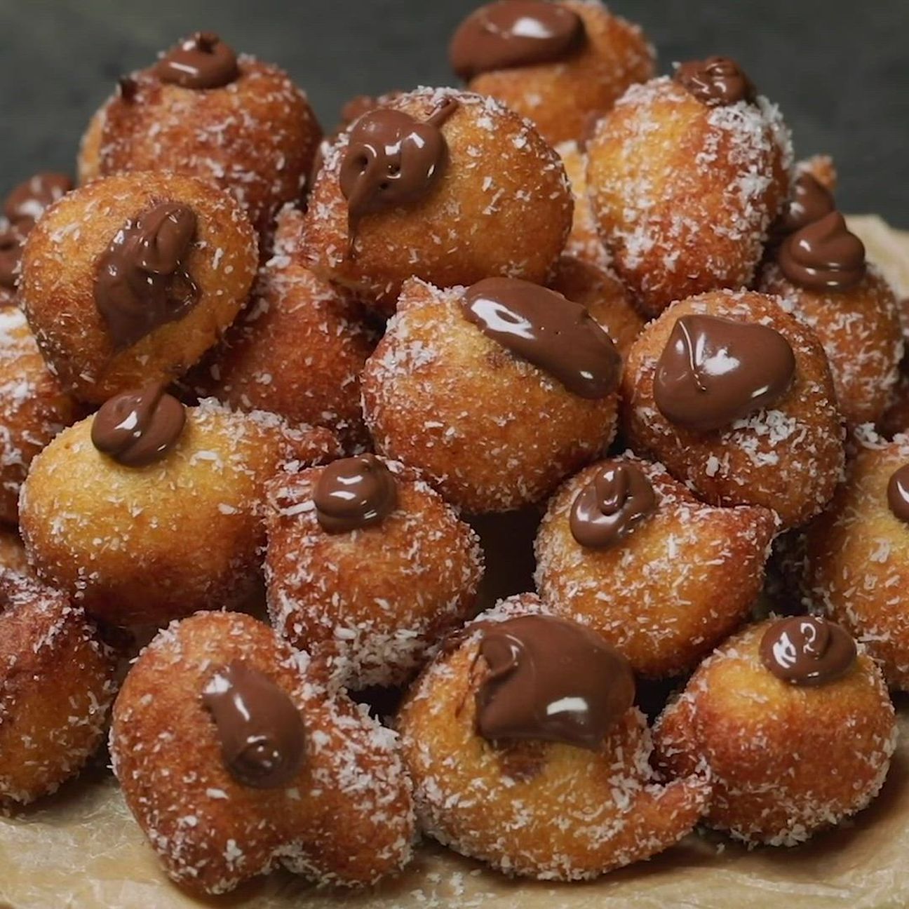 Frittelle al cocco ripiene di Nutella