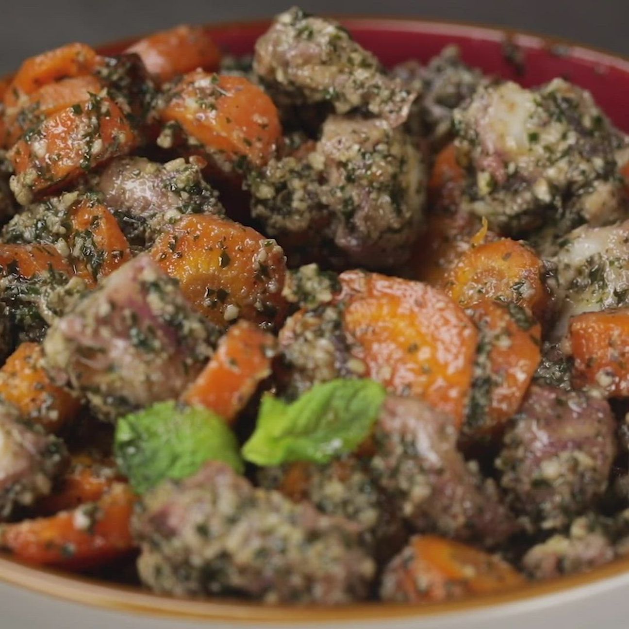 Insalata di polpo e carote croccanti al pesto di menta e noci