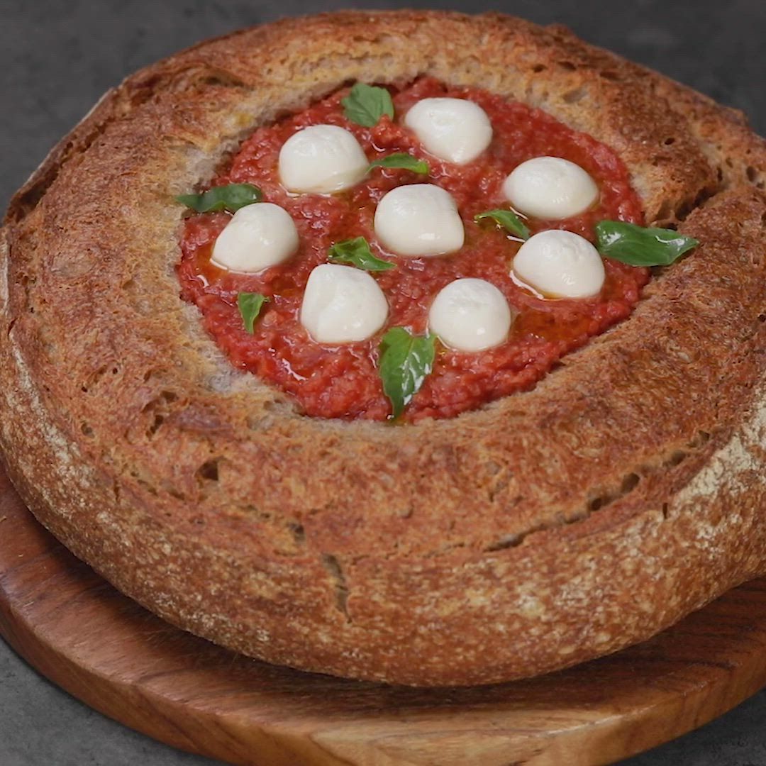 Pagnotta ripiena di pappa al pomodoro e mozzarelline
