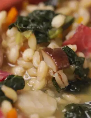 Ricetta Zuppa di orzo con cavolo nero, funghi e bresaola di altacucina