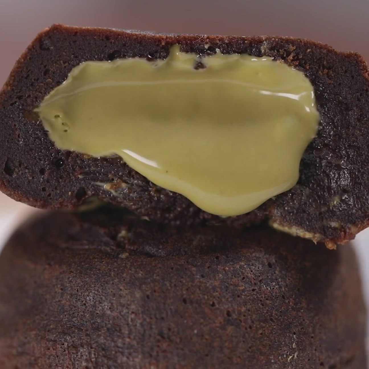 Tortino al cioccolato con cuore al pistacchio