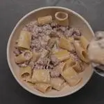 Ricetta Paccheri alla crema di parmigiano, salsiccia e rosmarino