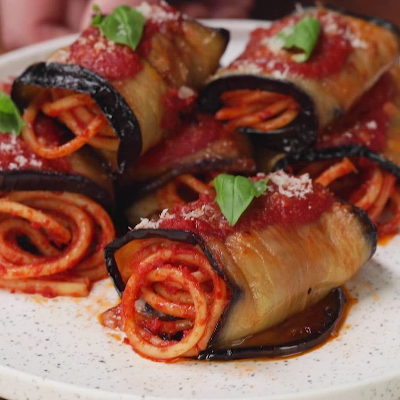 Involtini di melanzane ripieni di spaghetti