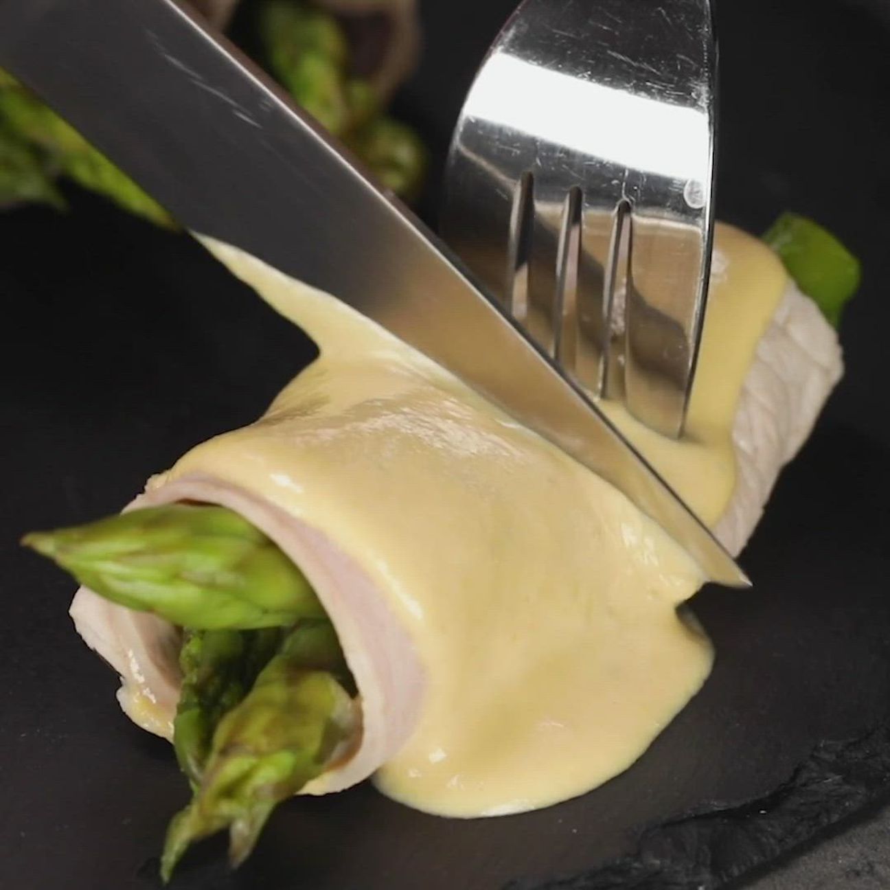 Involtini di vitello tonnato con asparagi
