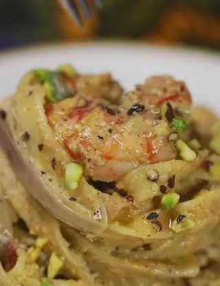 Ricetta Tagliatelle ai carciofi con gamberi e pistacchi di altacucina