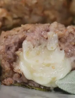 Ricetta Polpette di castagne e salsiccia con cuore morbido di taleggio di altacucina