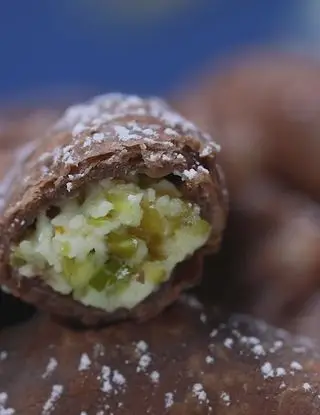 Ricetta Ravioli fritti al cacao ripieni di ricotta e pistacchi di altacucina